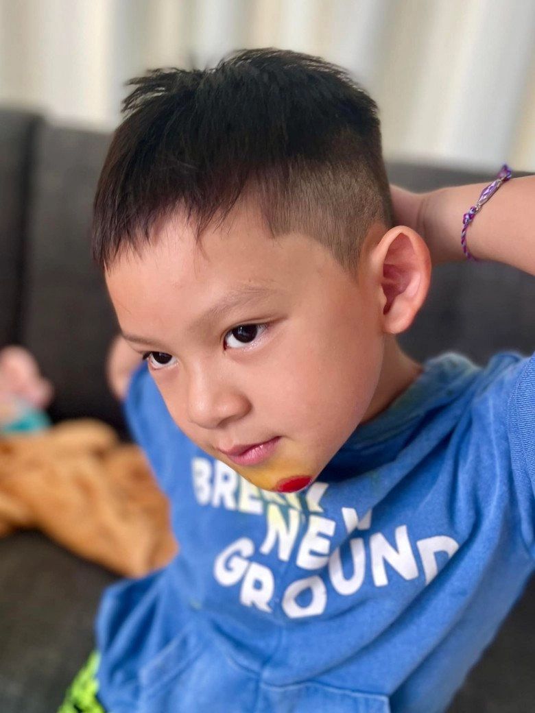 Lý hải minh hà bất lực vì con út 6 tuổi hiếu động chấn thương đầy mình gãy tay gãy xương đòn rách cằm - 3
