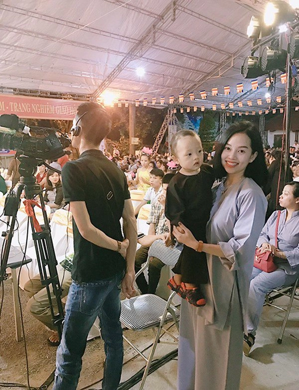 Ly kute xưa gầy rộc lên chùa dưỡng thai giờ hạnh phúc vì con lớn đẹp trai rất ngoan - 12