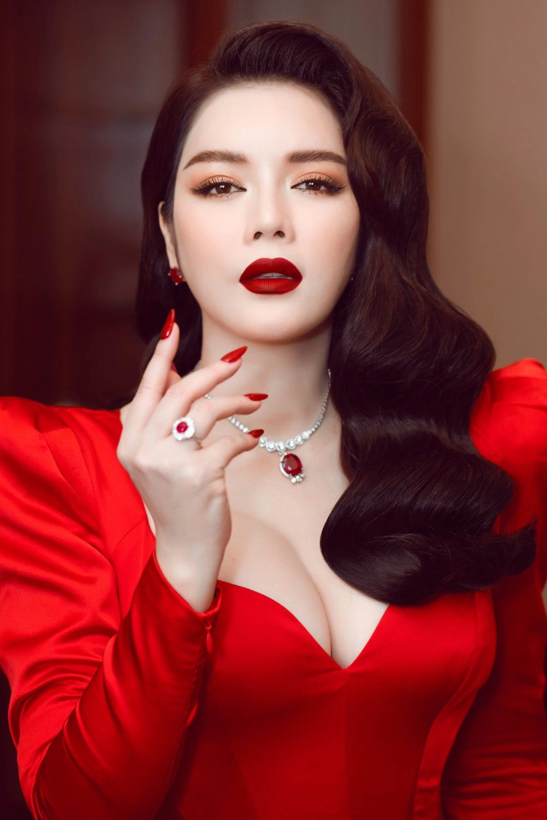 Lý nhã kỳ diện đầm quét đất khoe khuôn ngực phồn thực đẹp lấn át dàn thí sinh hoa hậu - 5