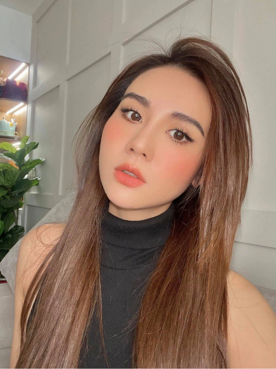 Mặc đẹp miễn chê nhưng khoản make-up vân trang của thương ngày nắng về quá hiền so với bản gốc - 13