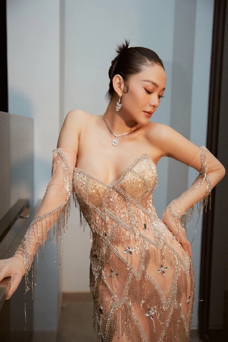 Mặc đồ trễ nải lên sóng truyền hình minh hằng vất vả che chắn thấy thương - 1