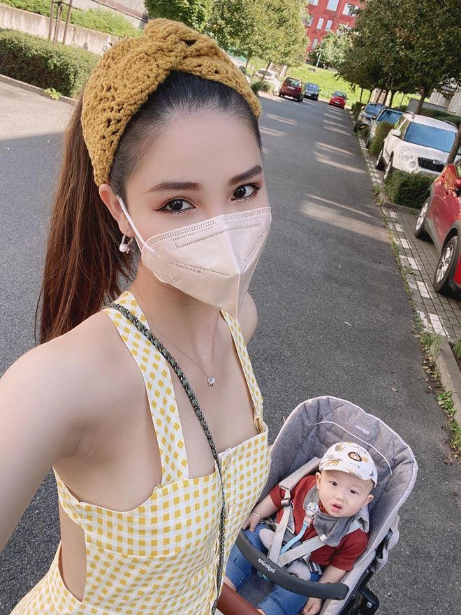 Mạc hồng quân vừa sang séc gà cưng khắc tiệp chămlàm đẹp mặcsexy ai bảo gái 2 con - 1