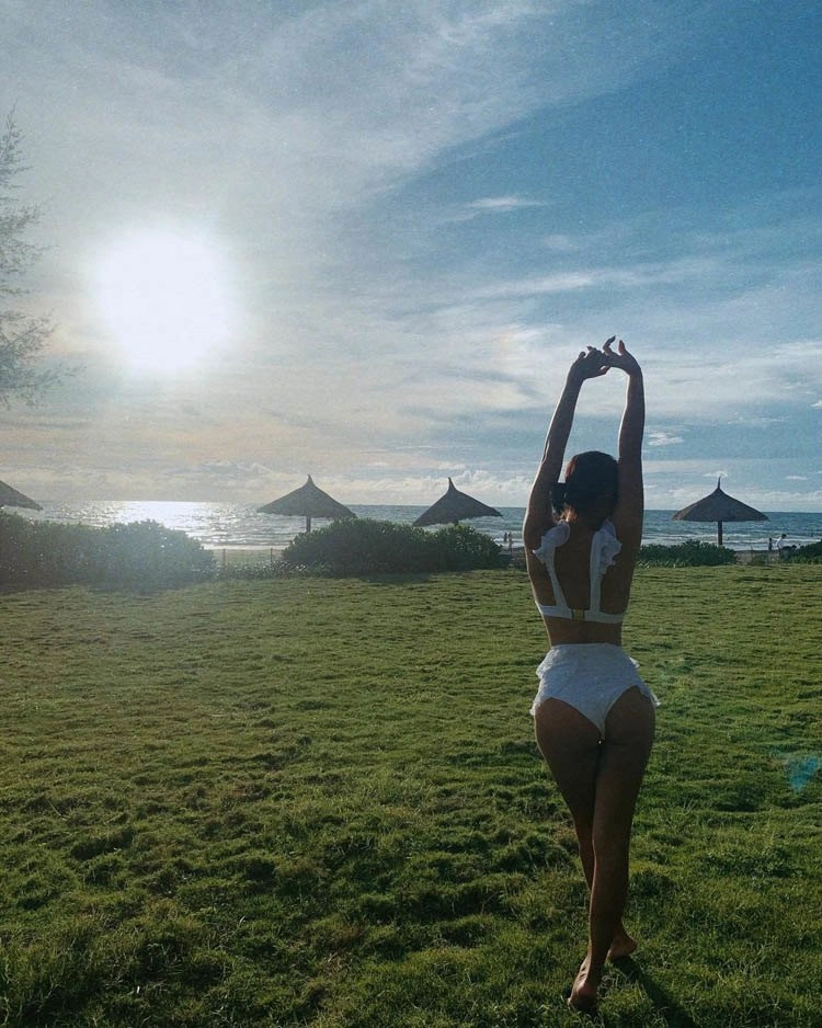 Mặc kín hẳn sau scandal clip nhạy cảm văn mai hương hiếm hoi diện bikini khoe body nuột - 4