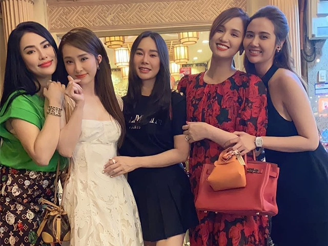 Cầm trịchchung kết miss universe vietnam mc chân dài xúng xính váy áo bộ nào cũng chặt chém dàn thí sinh - 11