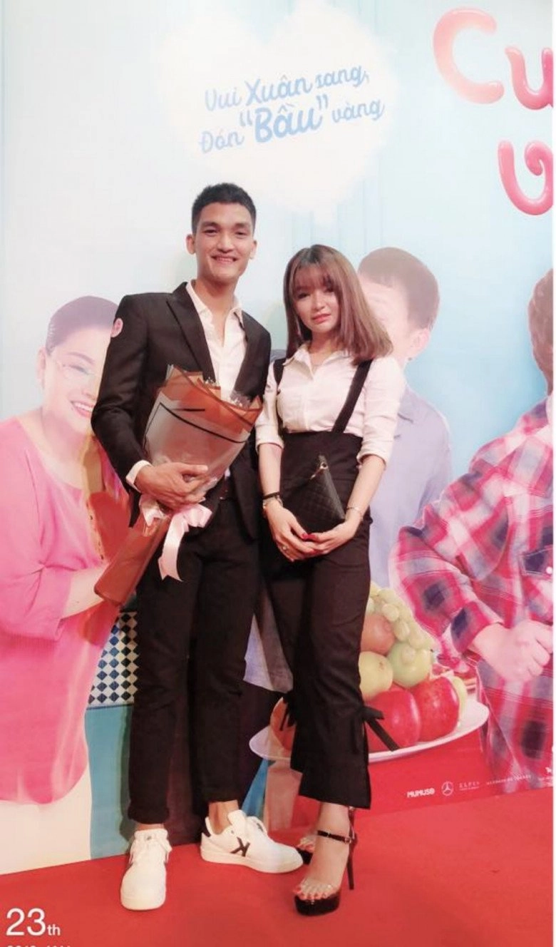 Mạc văn khoa đội tóc giả dài thượt phong trần như trai trung liền bị bóc phốt trộm quần vợ mặc - 8
