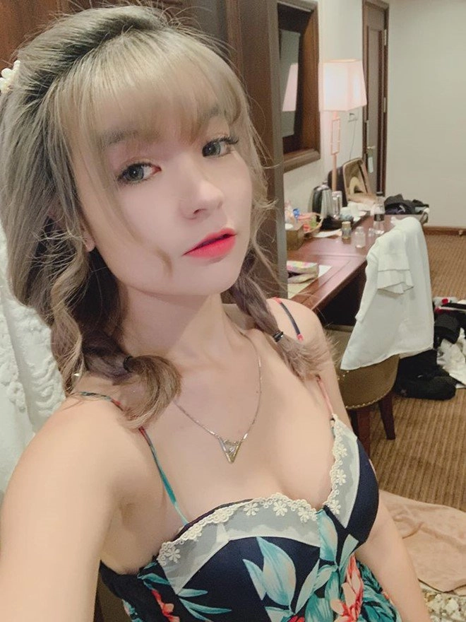 Mạc văn khoa mặc váy vợ để nịnh con gái cười nghe mọi người nhận xét lại thấy buồn - 8