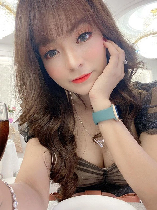 Mạc văn khoa mặc váy vợ để nịnh con gái cười nghe mọi người nhận xét lại thấy buồn - 10