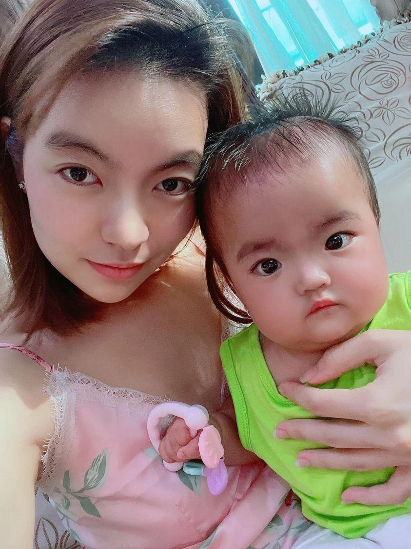 Mạc văn khoa nhận 3 đời mông lép nhưng con gái mông bự vợ hotgirl vội vàngnói giống mẹ - 2