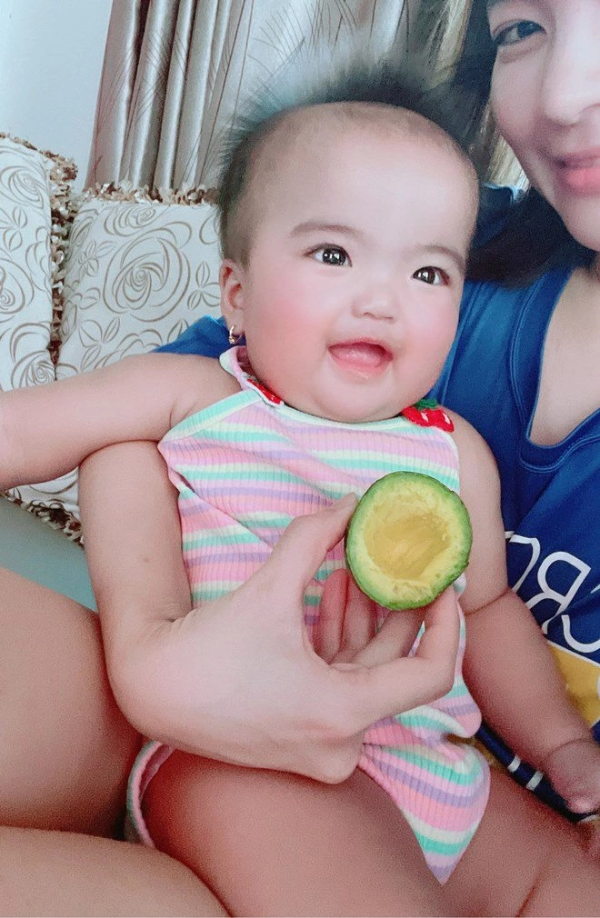 Mạc văn khoa nhận 3 đời mông lép nhưng con gái mông bự vợ hotgirl vội vàngnói giống mẹ - 8