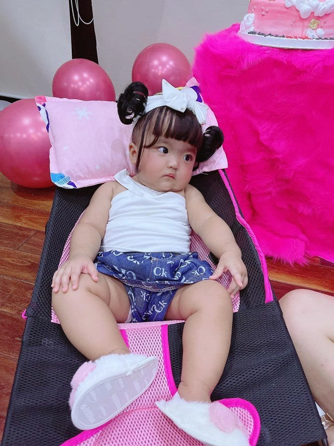 Mạc văn khoa nhận 3 đời mông lép nhưng con gái mông bự vợ hotgirl vội vàngnói giống mẹ - 9