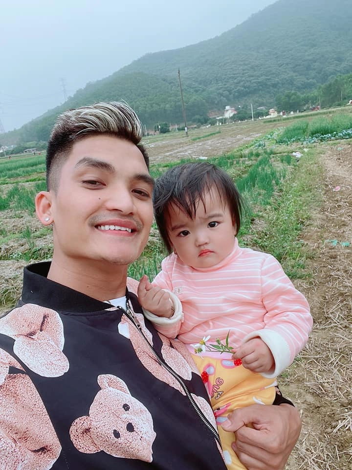 Mạc văn khoa về hải dương ăn tết con gái ăn ngủ tốt ngồi tận mâm canh bố uống rượu - 1