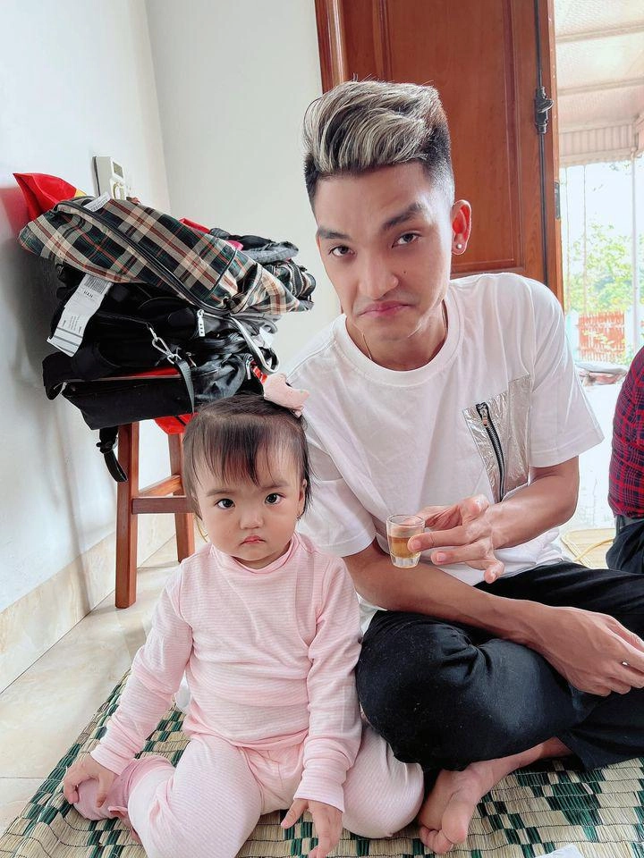Mạc văn khoa về hải dương ăn tết con gái ăn ngủ tốt ngồi tận mâm canh bố uống rượu - 4
