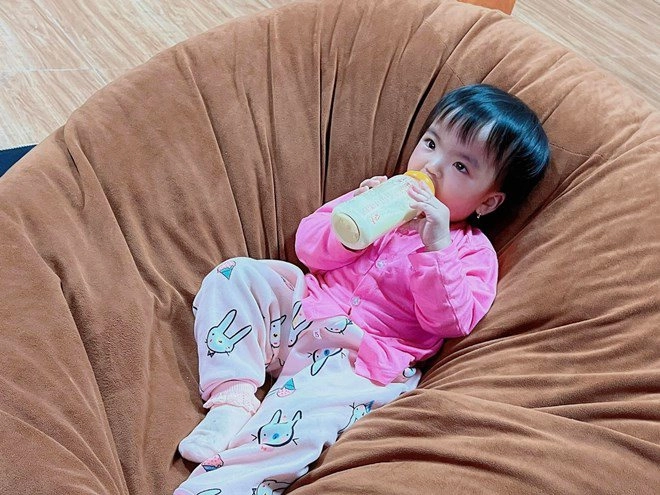 Mạc văn khoa về hải dương ăn tết con gái ăn ngủ tốt ngồi tận mâm canh bố uống rượu - 9