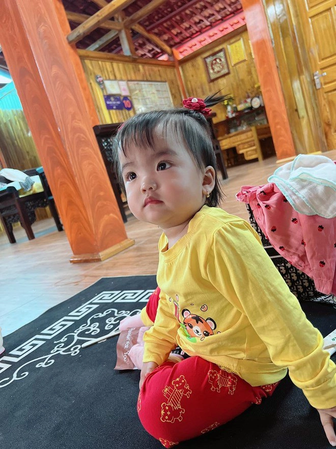 Mạc văn khoa về hải dương ăn tết con gái ăn ngủ tốt ngồi tận mâm canh bố uống rượu - 11