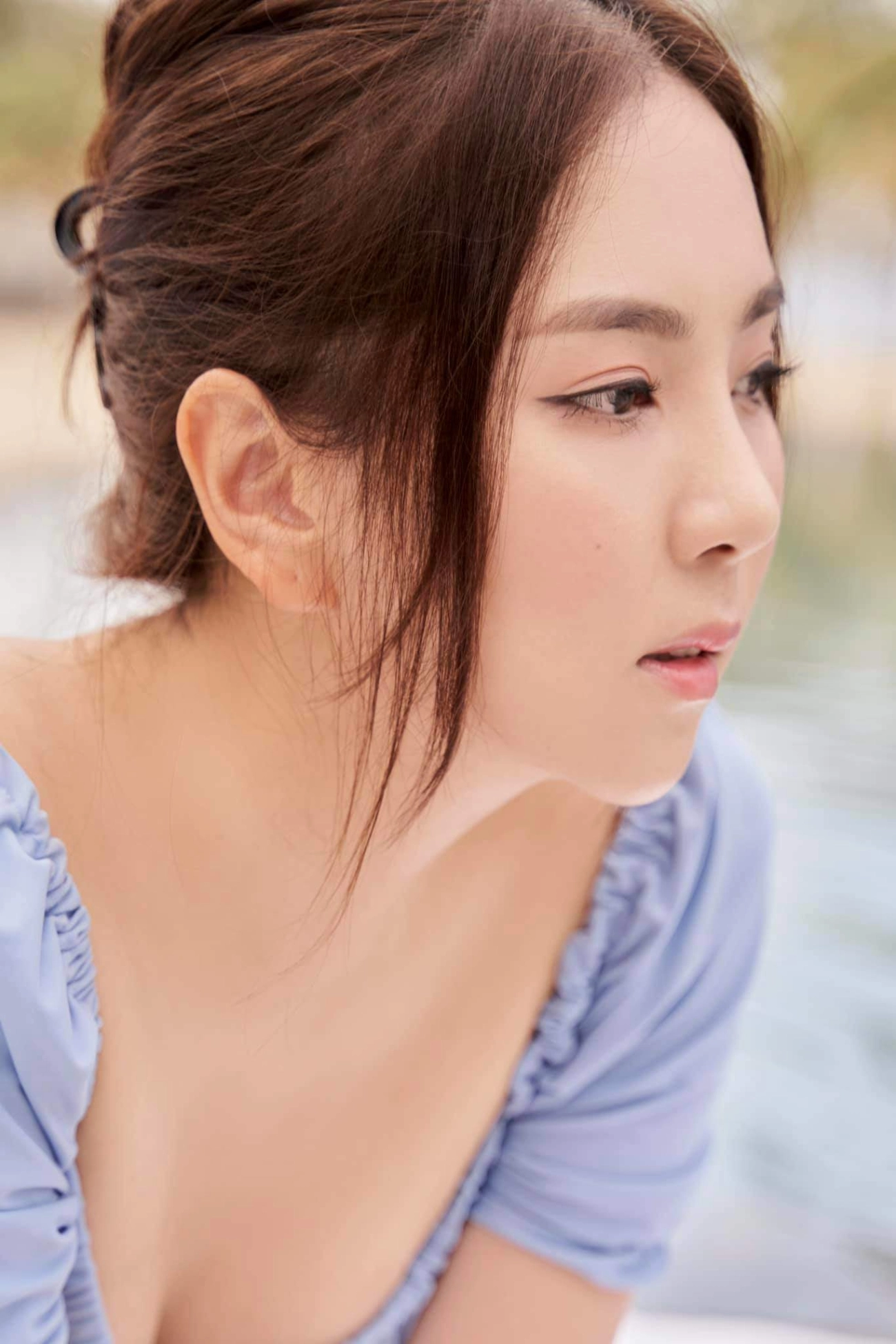 Mai ngọcdiện bratop cổ sâu hun hút khoe dáng nhưng chưa phải phần mê ly nhất - 10