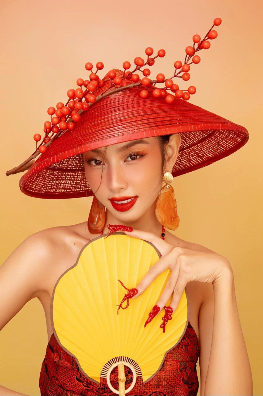 Màn đụng hàng chấn động tết nguyên đán miss grand gặp ngọc nữ bolero fan khó lòng bình chọn - 10