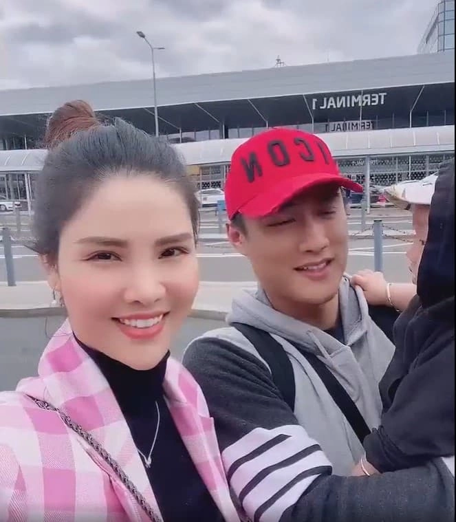 Mẫu nữ mặc đẹp nhưng bị bơ mạc hồng quân chỉ chăm ôm hôn con sau 8 tháng không gặp - 4