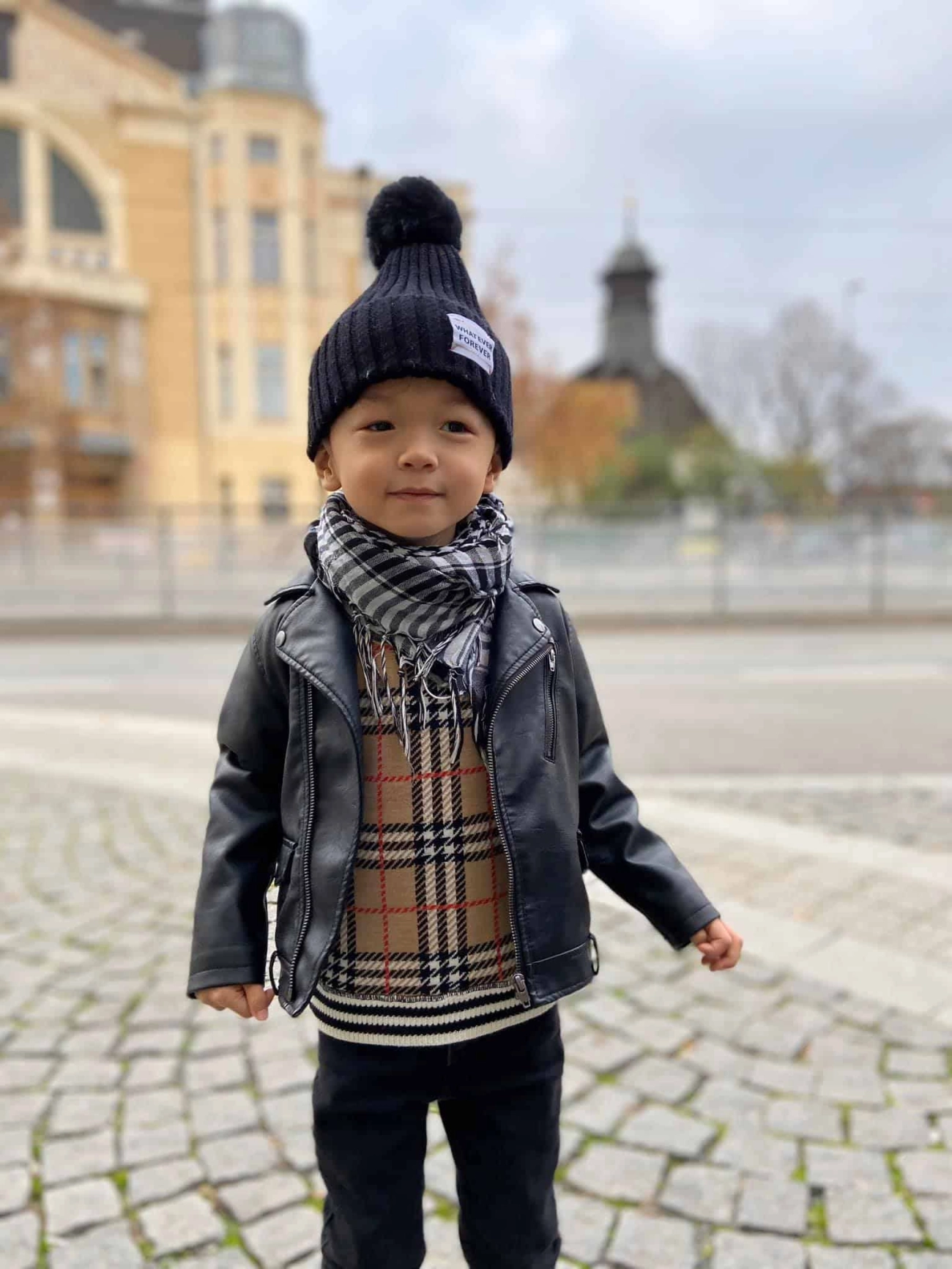 Mẫu nữ mặc đẹp nhưng bị bơ mạc hồng quân chỉ chăm ôm hôn con sau 8 tháng không gặp - 14