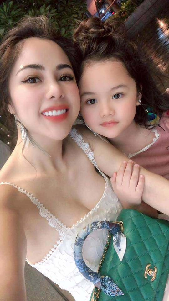 Mc gợi cảm nhất vtv từng mê đặng văn lâm giờ yêu trai tân kém tuổi con gái lớn xinh như chị em với mẹ - 1