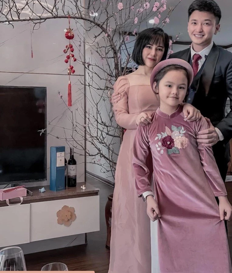 Mc gợi cảm nhất vtv từng mê đặng văn lâm giờ yêu trai tân kém tuổi con gái lớn xinh như chị em với mẹ - 5
