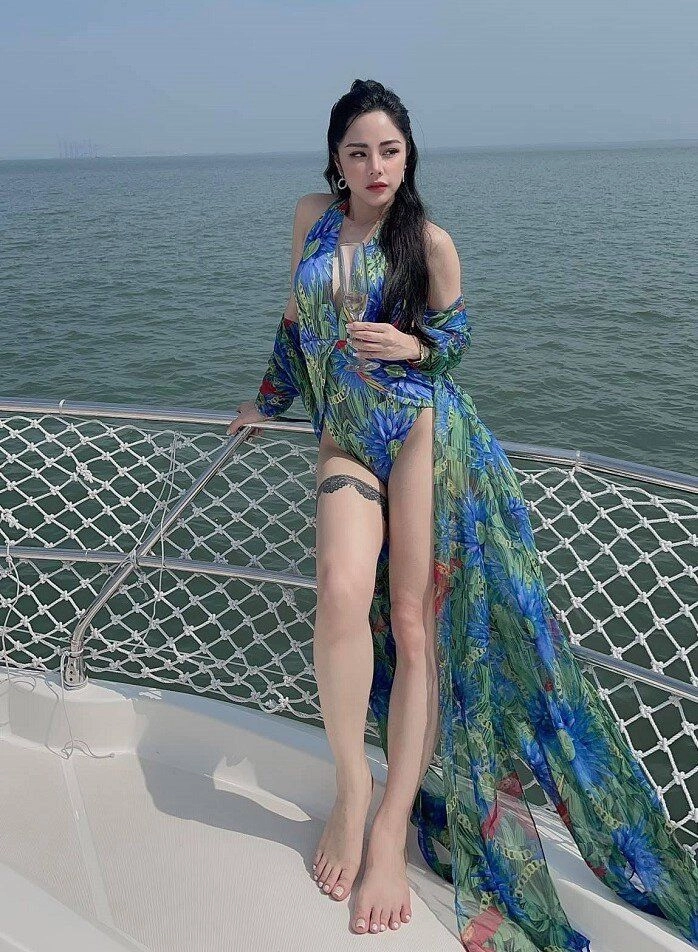 Mc gợi cảm nhất vtv từng mê đặng văn lâm giờ yêu trai tân kém tuổi con gái lớn xinh như chị em với mẹ - 7