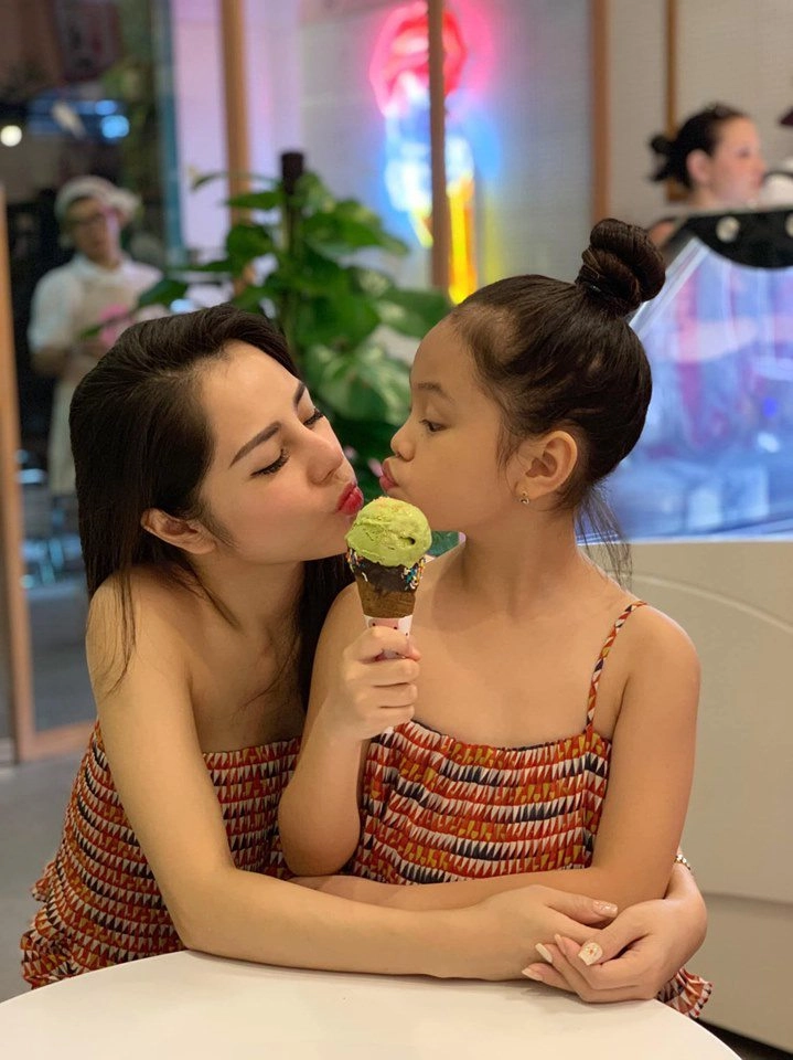 Mc gợi cảm nhất vtv từng mê đặng văn lâm giờ yêu trai tân kém tuổi con gái lớn xinh như chị em với mẹ - 8