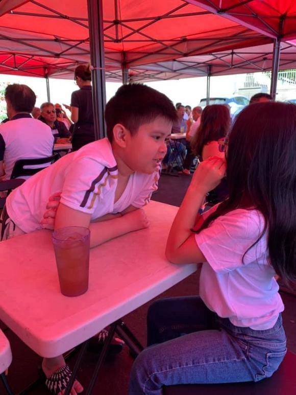 Sau gần 8 năm bố mẹ ly hôn con trai mc quỳnh chi tự hào khi lần đầu được ngồi ăn cả gia đình - 11