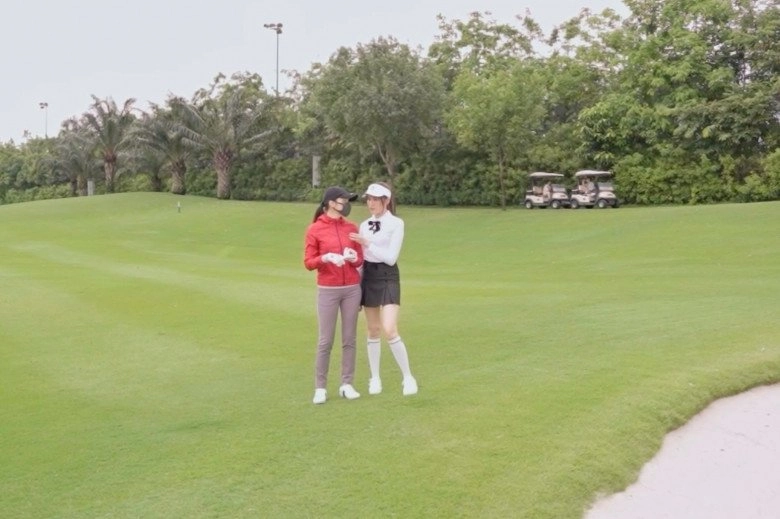 Mc thanh thanh huyền lên đồ đi đánh golf lấn át cả hương giang nhờ lợi thế đôi chân 1m1 - 3