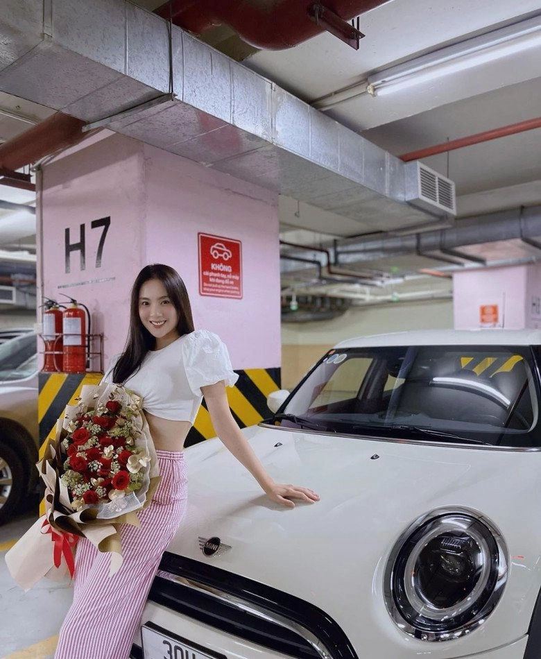 Mc thời sự có vòng eo nhỏ nhất vtv phá lệ kín đáo đi chơi diện áo quyến rũ - 7