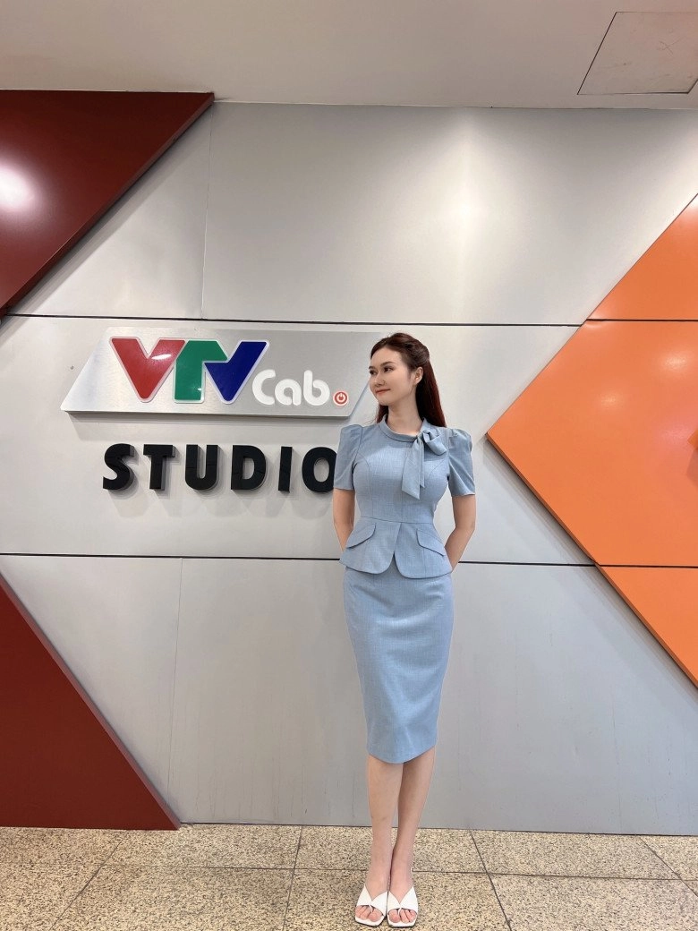 mc vtv bị gạ 10 tỷ đời thường sexylên truyền hình mặc bộ nào cũng được lòng chị em - 8