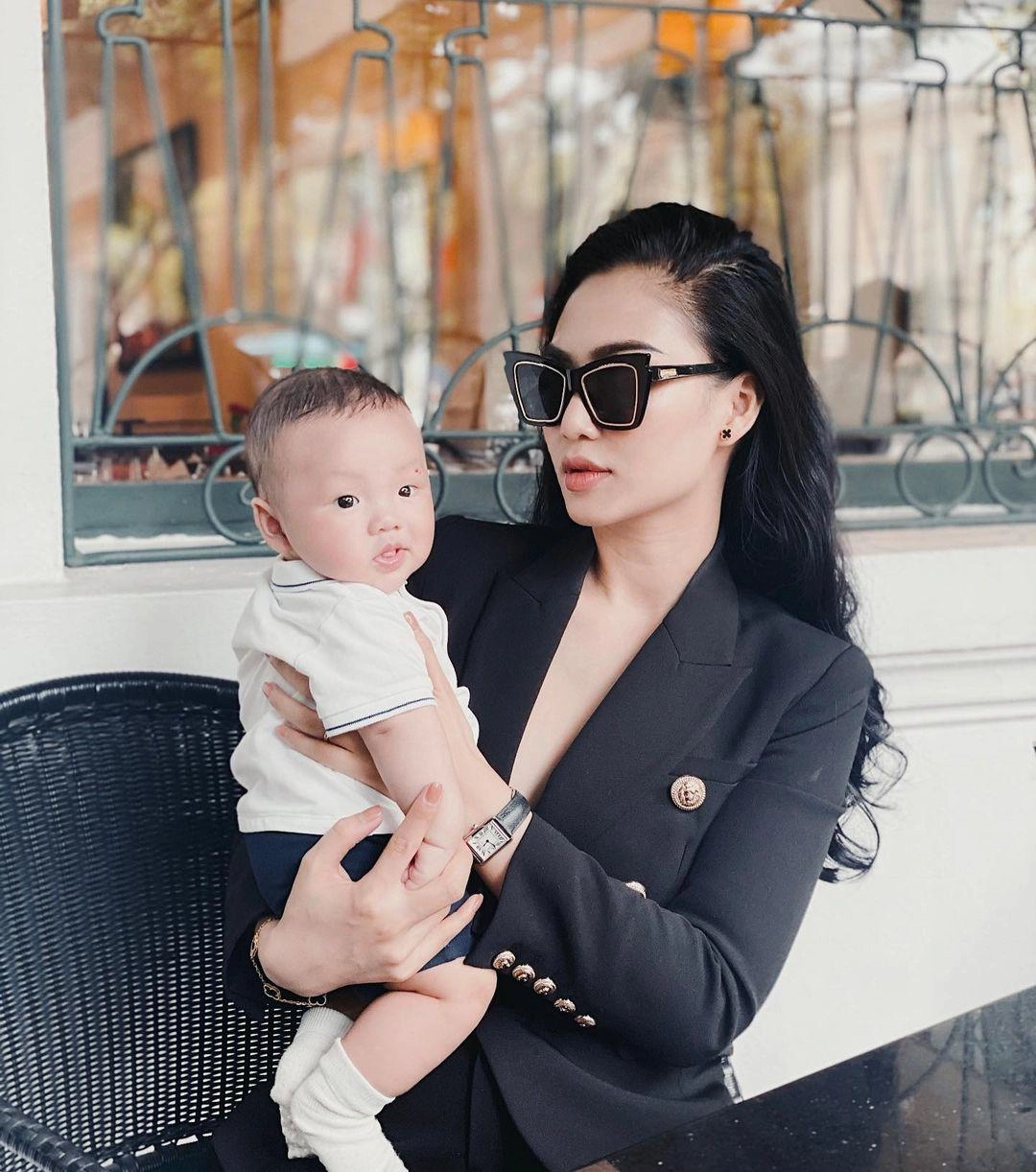 Mẹ bỉm minh hà khoe chân mày và hàng mi nhưng làn da căng bóng chiếm sóng - 2