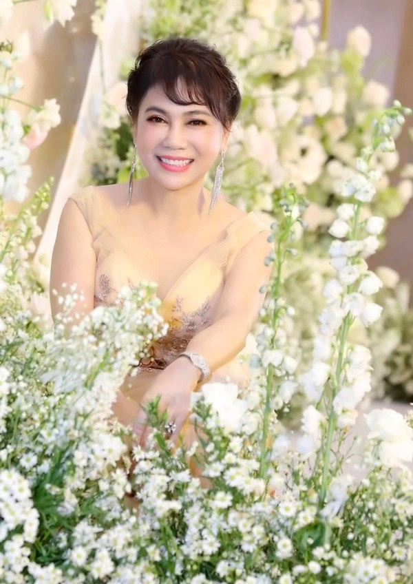 Mẹ chồng diệp lâm anh xinh đẹp diện đồ hiệu sang chảnh hơn con dâu - 1