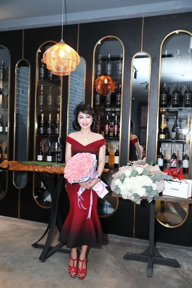 Mẹ chồng diệp lâm anh xinh đẹp diện đồ hiệu sang chảnh hơn con dâu - 3
