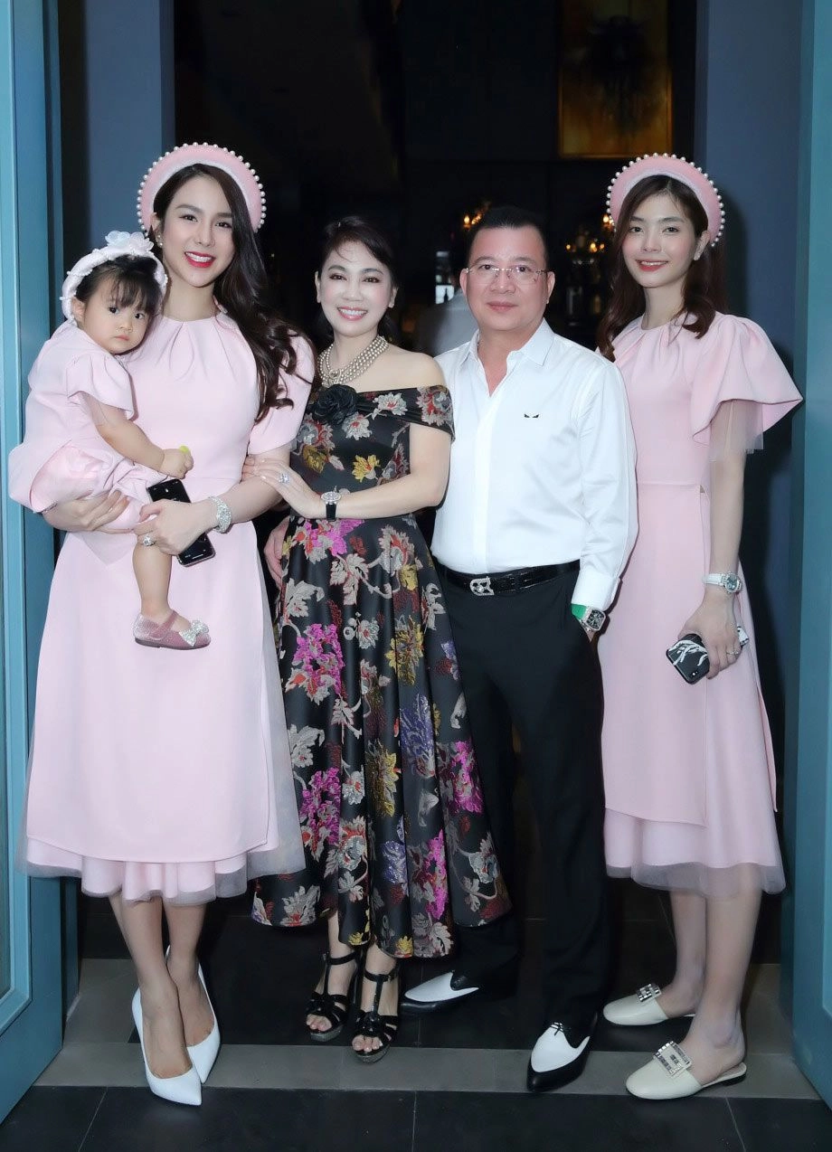Mẹ chồng diệp lâm anh xinh đẹp diện đồ hiệu sang chảnh hơn con dâu - 5