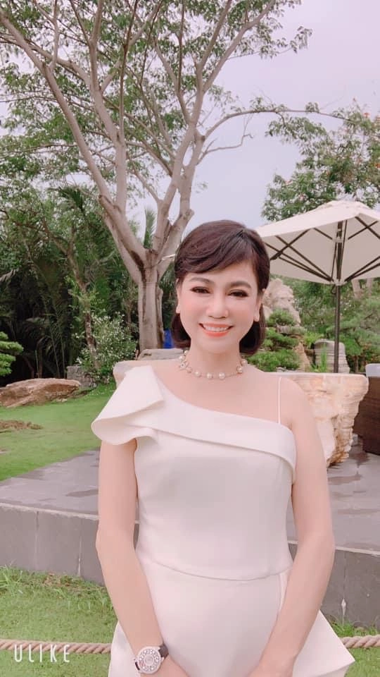 Mẹ chồng diệp lâm anh xinh đẹp diện đồ hiệu sang chảnh hơn con dâu - 10