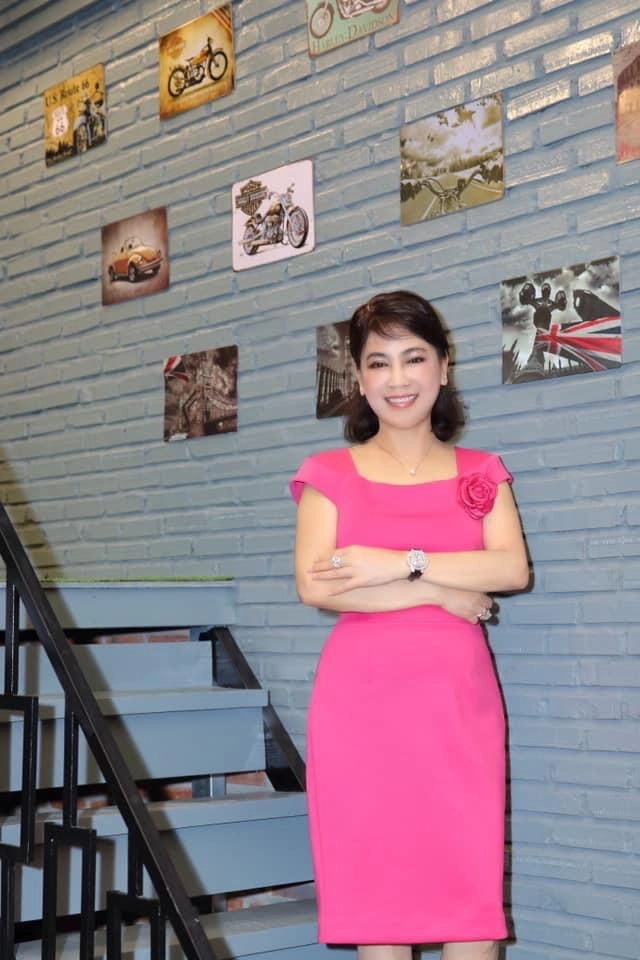 Mẹ chồng diệp lâm anh xinh đẹp diện đồ hiệu sang chảnh hơn con dâu - 12