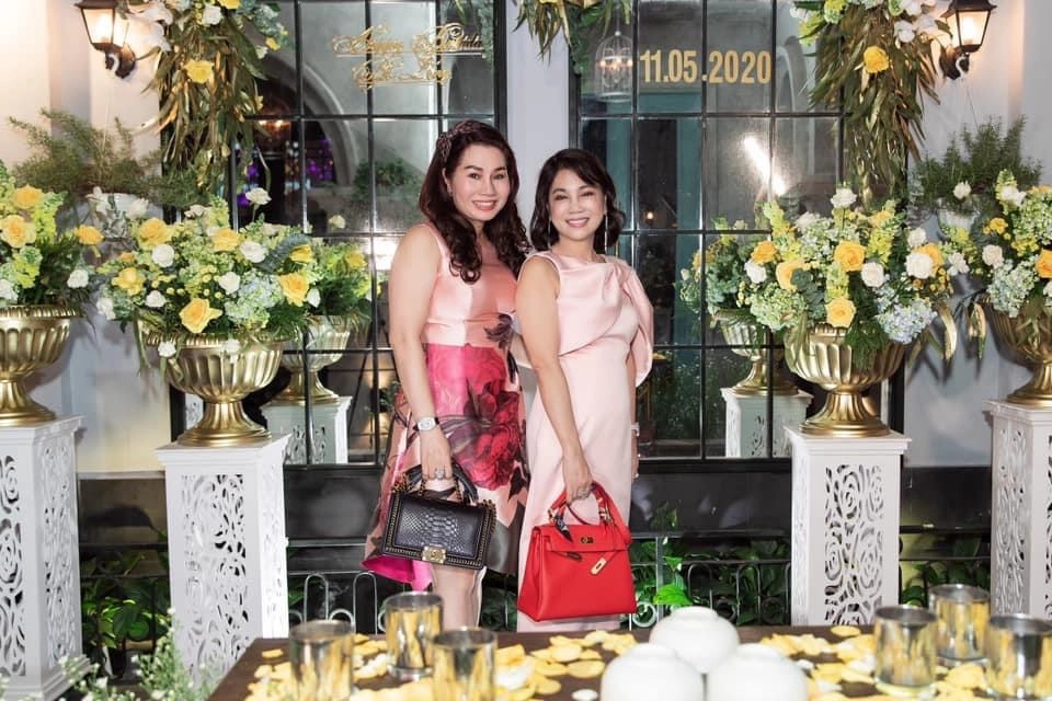 Mẹ chồng diệp lâm anh xinh đẹp diện đồ hiệu sang chảnh hơn con dâu - 13