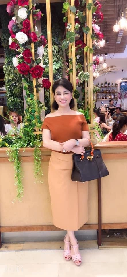Mẹ chồng diệp lâm anh xinh đẹp diện đồ hiệu sang chảnh hơn con dâu - 15