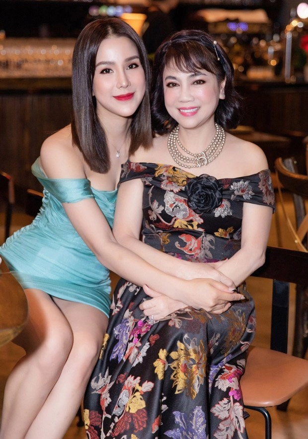 Mẹ chồng diệp lâm anh xinh đẹp diện đồ hiệu sang chảnh hơn con dâu - 18