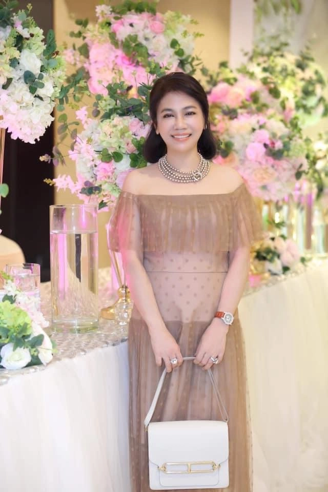 Mẹ chồng diệp lâm anh xinh đẹp diện đồ hiệu sang chảnh hơn con dâu - 28