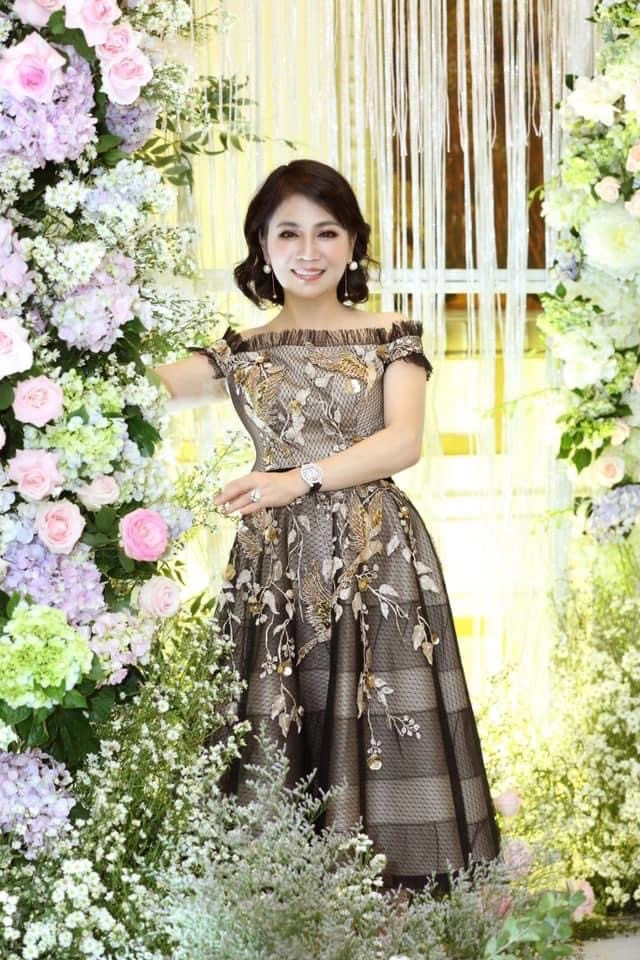 Mẹ chồng diệp lâm anh xinh đẹp diện đồ hiệu sang chảnh hơn con dâu - 29