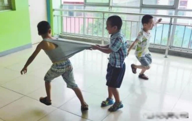 Mẹ dạy con đánh trả khi bị bắt nạt hối hận không kịp với bi kịch do con gây ra - 1