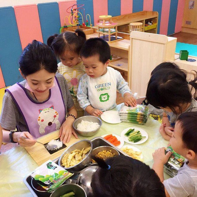 Mẹ đòi đổi lớp cho con vì cô giáo ăn mặc hở hang bố nhất quyết không sự thật là - 5