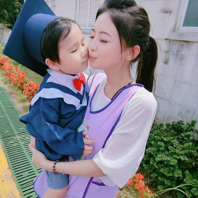 Mẹ đòi đổi lớp cho con vì cô giáo ăn mặc hở hang bố nhất quyết không sự thật là - 9