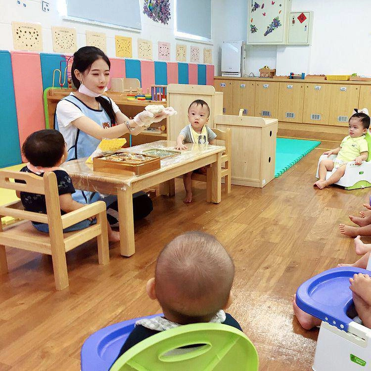 Mẹ đòi đổi lớp cho con vì cô giáo ăn mặc hở hang bố nhất quyết không sự thật là - 10