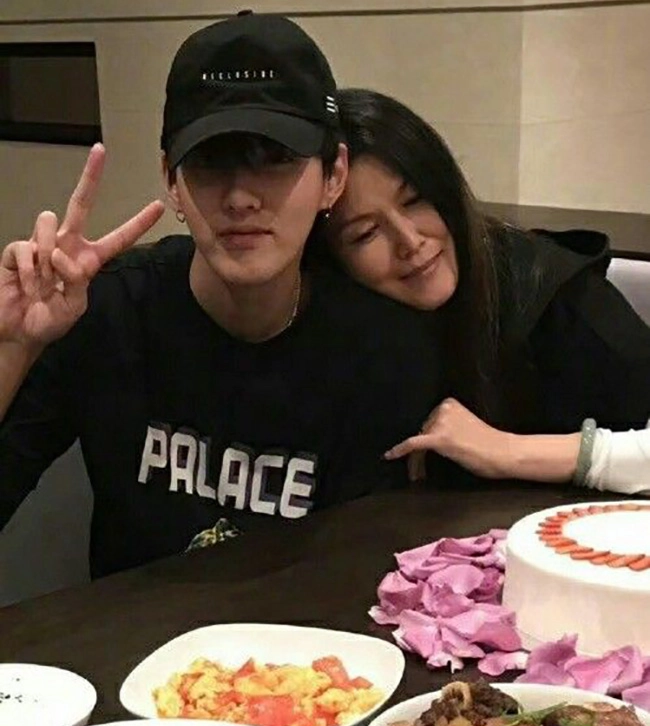 Mẹ đơn thân bao bọc con trai 20 năm sau đứa trẻ dính bê bối tình dục chấn động - 5