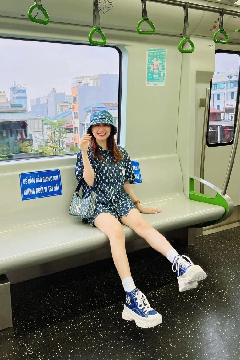 Mẹ đơn thân hòa minzy ngày càng đẹp và giàu tự sắm đồ hiệusang chảnh không kém thời chưa sinh con - 8