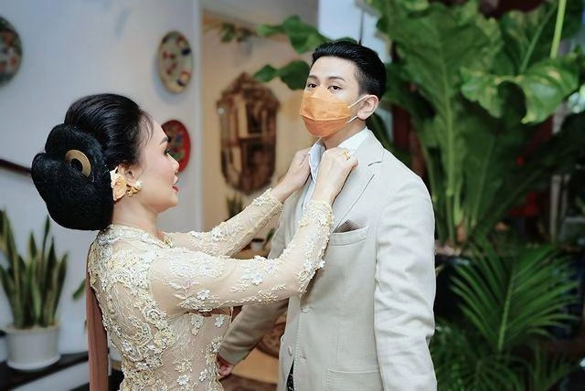 Mẹ đơn thân xem phim người lớn cùng 2 con trai mặc cậu bé nói mẹ ơi đừng làm thế - 2