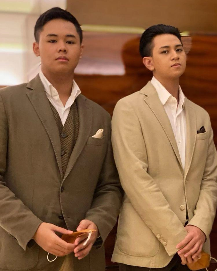 Mẹ đơn thân xem phim người lớn cùng 2 con trai mặc cậu bé nói mẹ ơi đừng làm thế - 4