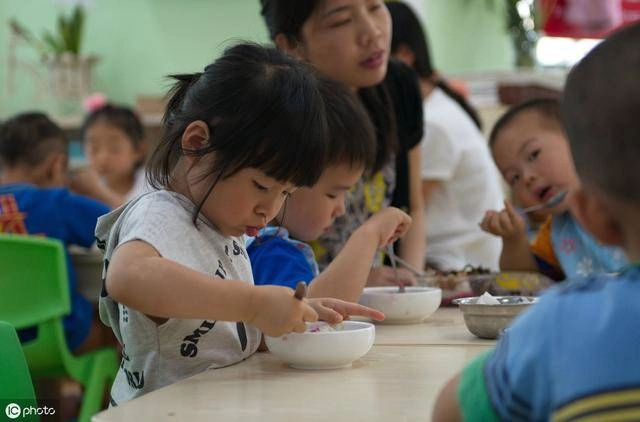 Mẹ gửi nhầm tin nhắn vào nhóm lớp con hiệu trưởng nói chị cho con nghỉ học từ ngày mai - 4
